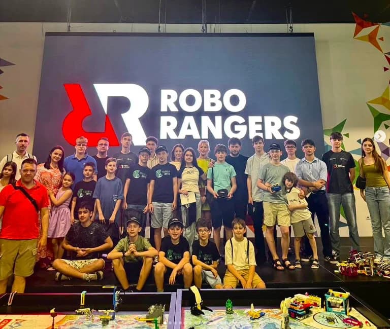 RoboRangers with junior FLL participants